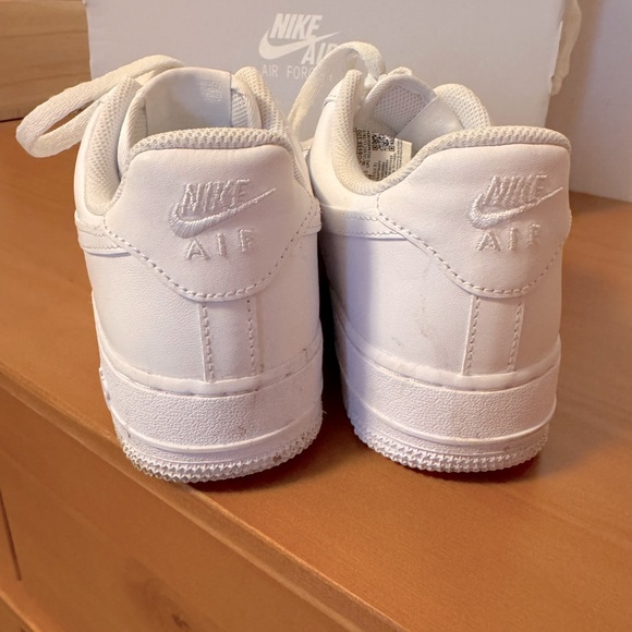 White Air Force 1 ‘07 size 8.5 - Picture 5 of 7